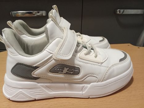 Кросівки нові стан нових