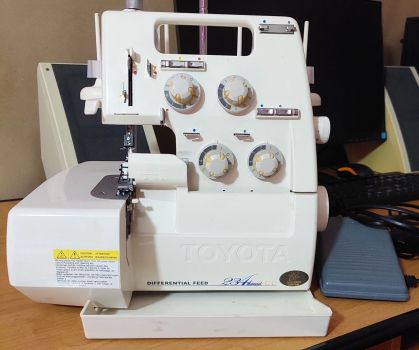 Оверлок і швейна машинка TOYOTA