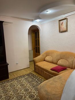 Здам трьох кімнтну квартиру в районі Ломоносова 7