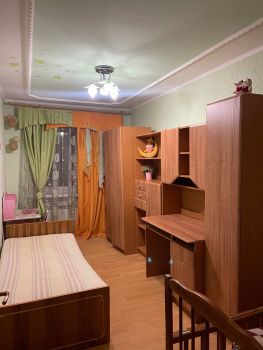 Здам трьох кімнтну квартиру в районі Ломоносова 2