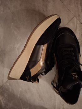 Кросівки жіночі 3