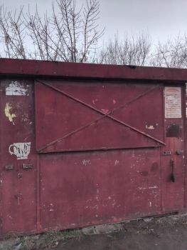 Буда металева червоного кольору 2