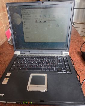 Ноутбук Toshiba 1
