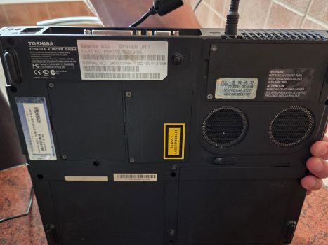 Ноутбук Toshiba 3