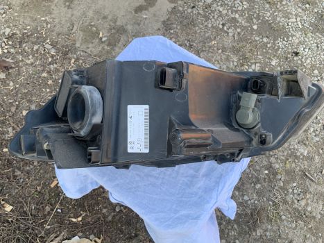 Фара права до VW Polo 4