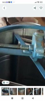 Медогонку продам, на 4-рамки 1