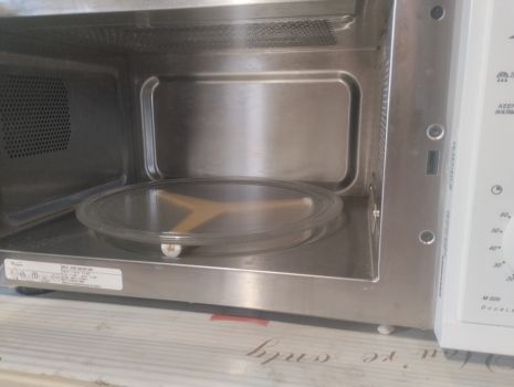 Мікрохвильова піч Whirlpool 4