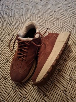 Кросівки жіночі 1