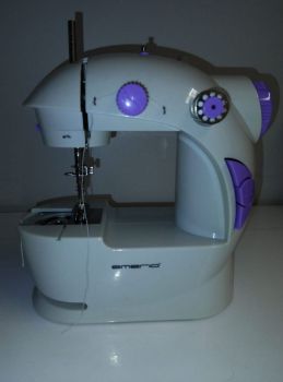 Міні швейна машинка Emerio — для початківців 2