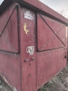 Буда металева червоного кольору 3