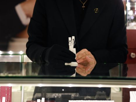 Продавець-консультант у мережу ювелірних салонів 2