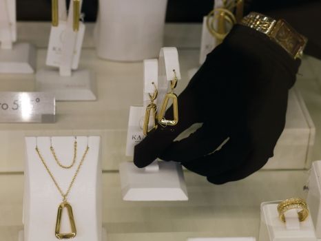 Продавець-консультант у мережу ювелірних салонів 5