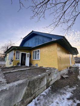 Жилий будинок, Біля річки 1