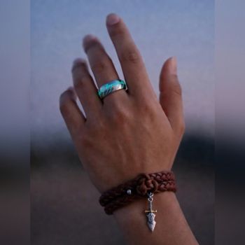 Кільце Всевладдя — світиться бірюзовим 8