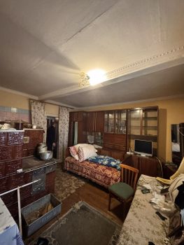 Жилий будинок, Біля річки 4