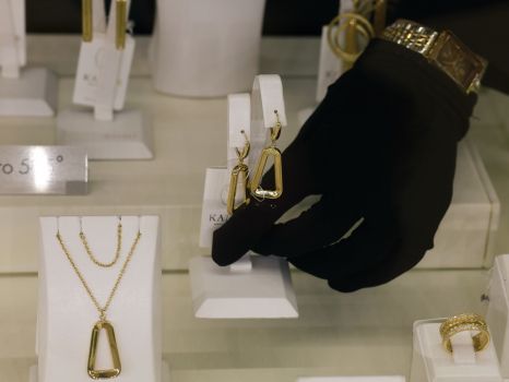 Продавець-консультант у мережу ювелірних салонів 4