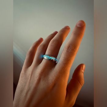 Кільце Всевладдя — світиться бірюзовим 3