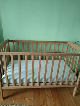 Нове дитяче ліжечко з матрацом 1