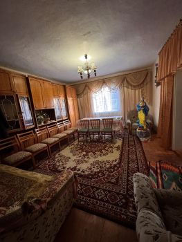 Жилий будинок, Біля річки 5