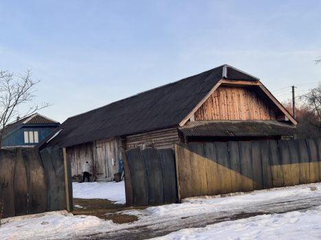 Жилий будинок, Біля річки 6