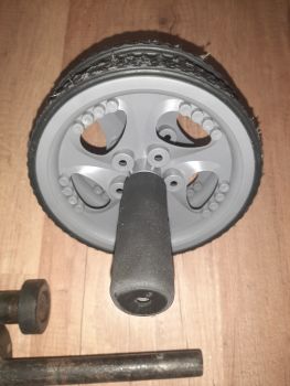 Колесо прес і бокс рукавиці