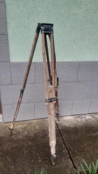 Штатив геодезичний дерев'яний тринога для теодоліт 5
