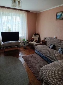 4-кімнатна квартира, вул.Героїв України 15 1