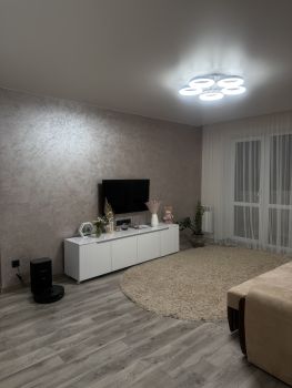 3-кімнатна квартира, вул.Героїв України 3А 8