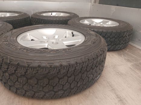 Резина з дисками JEEP Wrangler Good Year245/75/r17 2