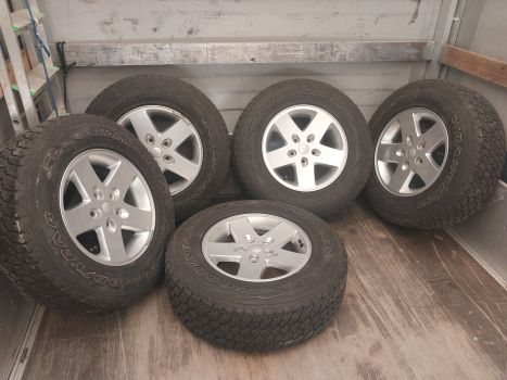 Резина з дисками JEEP Wrangler Good Year245/75/r17 6