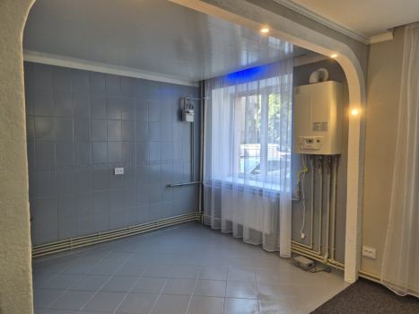 2-кімнатна квартира, вул.Героїв України 2