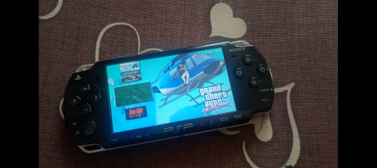 Sony PSP 2000 (PSP-2001) + комплект ігор, адаптер 1