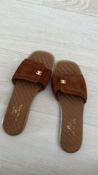 Жіночі шкіряні шльопанці в стилі Chanel 1