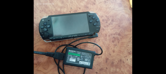 Sony PSP 2000 (PSP-2001) + комплект ігор, адаптер 7