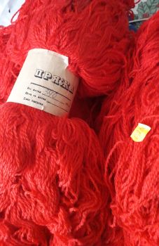 Якісна пряжа коралового кольору. Вага 750г. 1