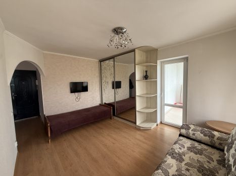 1-кімнатна квартира, вул.Б.Хмельницького 3