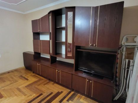Стінка в вітальню та стіл