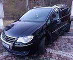  Volkswagen Touran 1