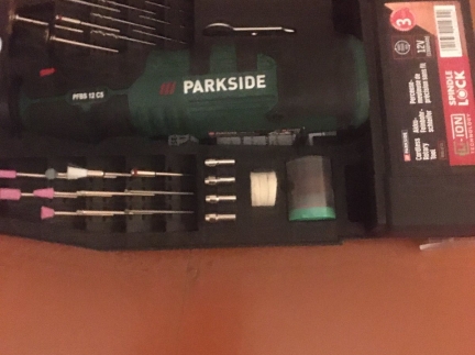 Акумуляторна шліфувальна машина