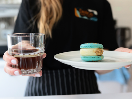 Офіціант /продавець