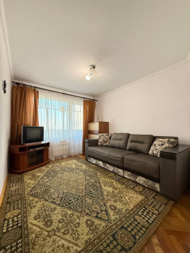 4-кімнатна квартира, вул.Каракая