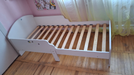 Ліжко для дівчинки