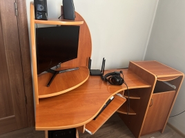 Компʼютерний стіл