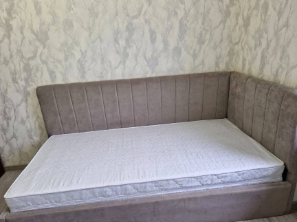 Ліжко з матрацом