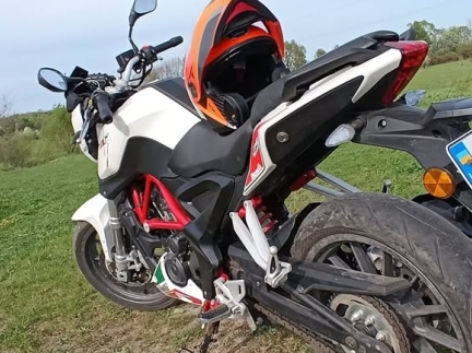 Мотоцикл Benelli TNT25