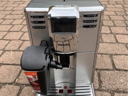 Кавомашина Philips LatteGo EP5330