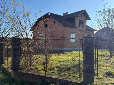 Новозбудований будинок, Орлика