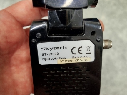 Супутниковий тюнер skytec