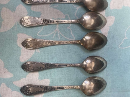 Столові приборил