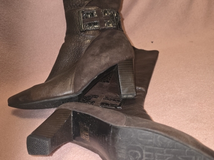 Взуття жіноче